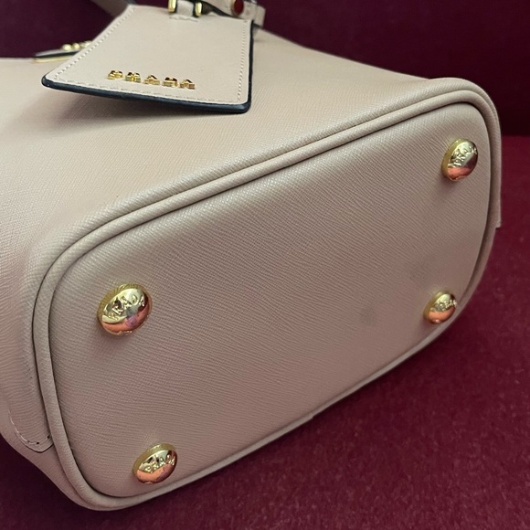 Prada bag with dust - Picture 5 of 11